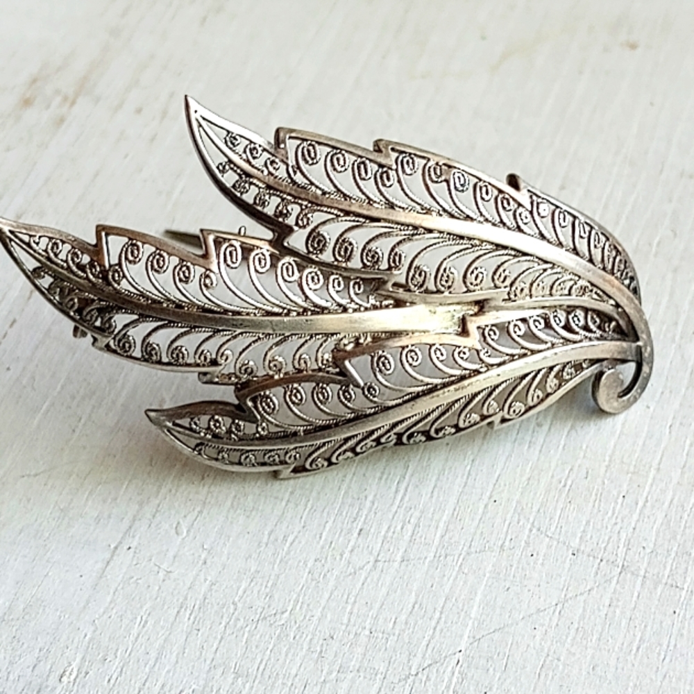 VINTAGE EUROPEAN SILVER PIN (brooch)